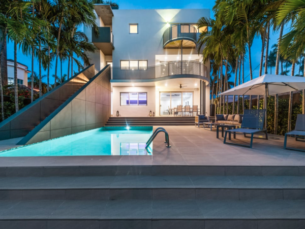 Miami Waterfront Luxury Villa - 4 Bedrooms Boater`s Retreat with Gym & Pool
